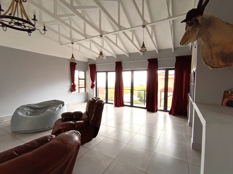 4 Bedroom Property for Sale in Wavecrest Eastern Cape